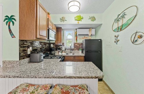 Treasure Island Condo | 🏝️ Gulf-Front Studio: King Bed Full Kitchen Heated Pool ➠ Tropic Terrace 37