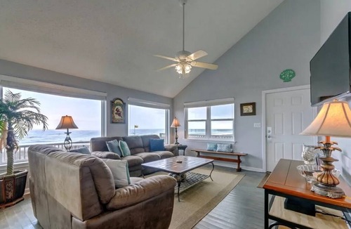 Navarre Beach House | 🌊🌴Gulf-Front | Sunset Views from the Large Deck | Sleeps 14 | Salty Breeze