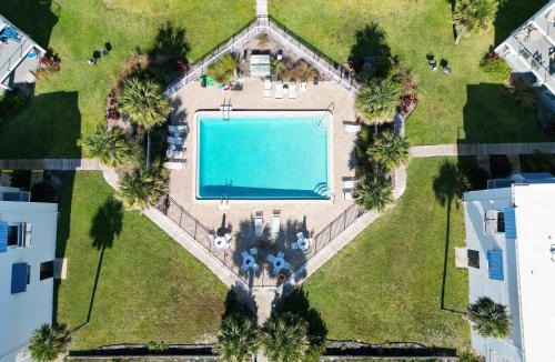 St. George Island House | Gulf-Front Villa A-6 Pool Access Sleeps 6