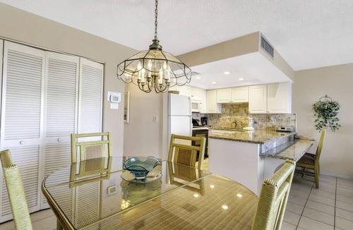 St. Pete Beach Condo | Gulf Gate Resort 507 Spacious Condo , SUMMER "Value" Priced 197 per night