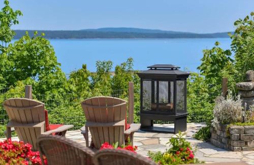 Chemainus Apartment | Gulf Island View Suite by EMR Vacation Rentals