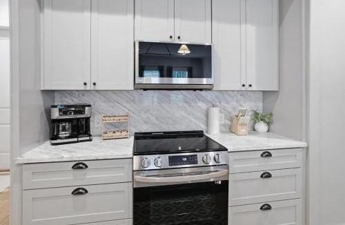 Pass Christian Apartment | Gulf Paradise 3BD - Pool - Walk to the Beach