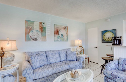 St. Pete Beach Condo | 🐚 Gulf Winds Ground-Floor Condo — Beachy Vibes & Easy Access
