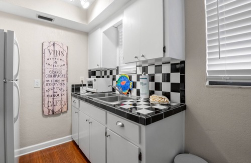 St. Pete Beach Condo | ✨ Gulf Winds Upgraded Condo — Beautiful Remodel with Queen Bed Near the Beach