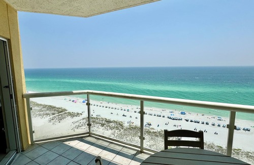 Pensacola Beach Condo | 𝔾𝕦𝕝𝕗𝔽𝕣𝕠𝕟𝕥 Emerald Isle- "My Blue Heaven" 5-Star Reviews/Walk to All