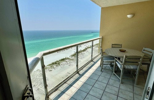 Pensacola Beach Condo | 𝔾𝕦𝕝𝕗𝔽𝕣𝕠𝕟𝕥 Emerald Isle- "My Blue Heaven" 5-Star Reviews/Walk to All