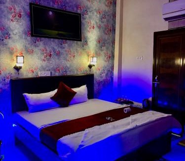 Varanasi Hotel | Gully Ghar
