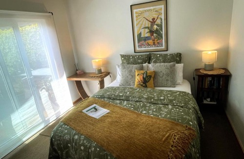 Hamilton North Apartment | Gully hideaway apartment