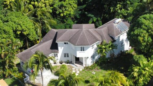 Lascelles Villa | Gully Point