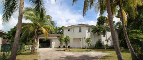 Lascelles Villa | Gully Point
