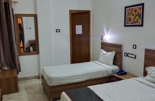 Thousand Lights Hotel | Gulnaar Inn Near US Counsulate Sankar nethralaya Apollo Hospital