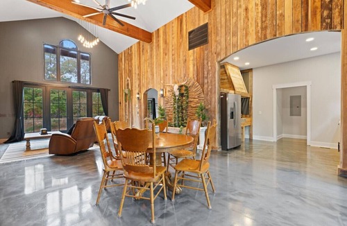 Dickson County Apartment | Gun Valley Ranch - Hot Tub