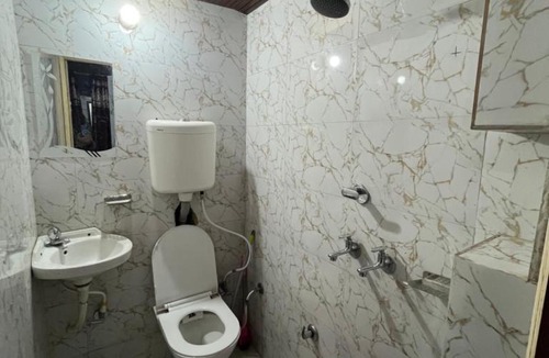 Amritsar Hotel | Guru Nanak Devji Yatri Niwas Just 2 minutes walk to Golden Temple