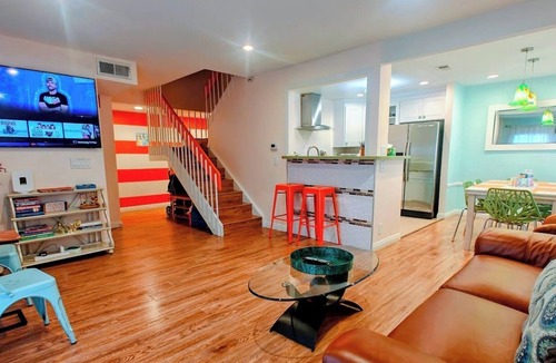 Hermosa Village House | /GVH4/Directly Access2Disney+Stylish+Wifi+Pools+Spa+Netflix+2 Parking+