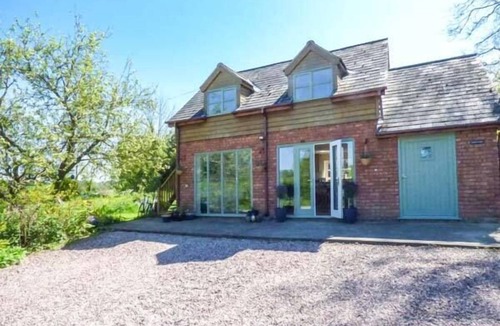 Welsh Frankton Cottage | Gwdihw