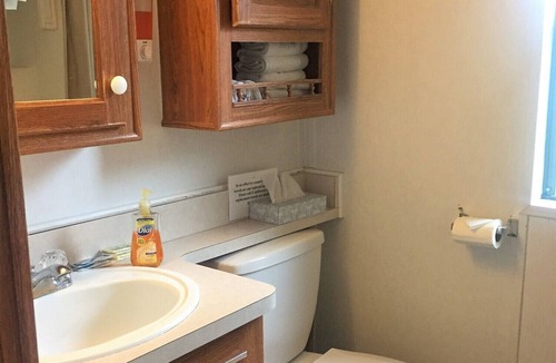 Cooper Landing Cabin | Gwin's Lodge Spruce Chalet #6