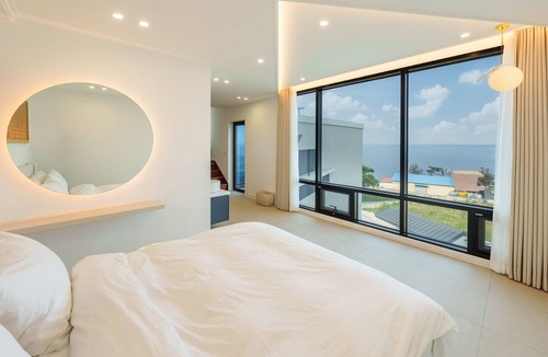 Gyeongju House | Gyeongju The Moon Aurora Pool Villa