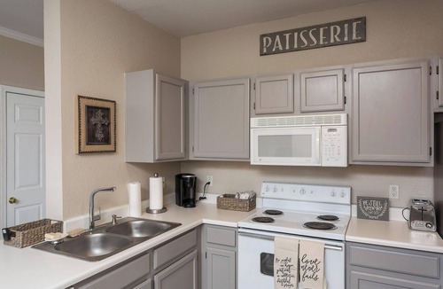 Camelback East Condo | Gym, yr round pool-spa, 2 Bd, 2 Bath, Gated, 9 AM-PM chk in-out