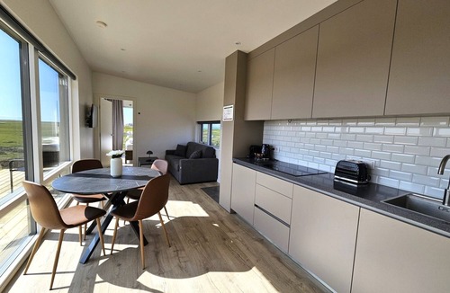 Borgarnes House | Hítarneskot – Private Hot Tub Cottage in Snæfellsnes