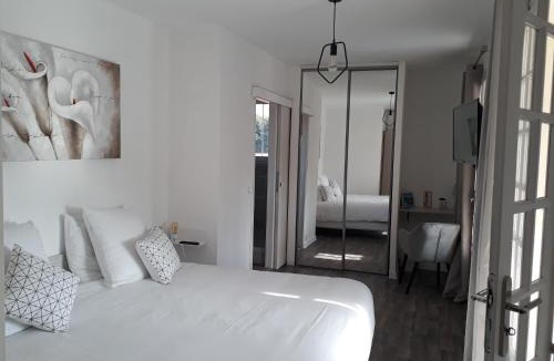 Sainte-Anne du Castellet Hotel | Hôtel Castel Saint Anne