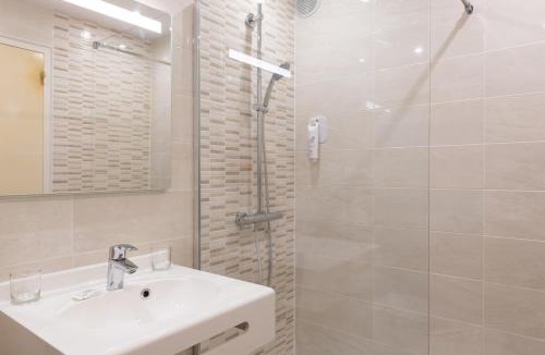 Evreux Hotel | Hôtel de l'Orme, Akena