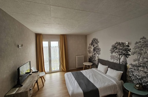 Roumazieres-Loubert Hotel | Hôtel du Commerce