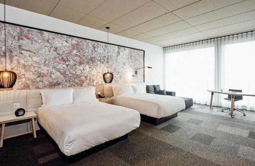 Brossard Hotel | Hôtel Escad Quartier DIX30