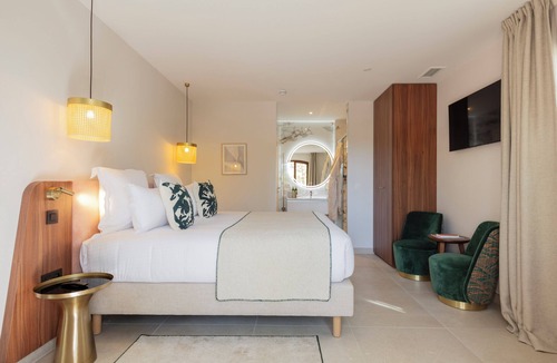 Calas Hotel | Hôtel et Restaurant La Bastide Bourrelly – Mathias Dandine