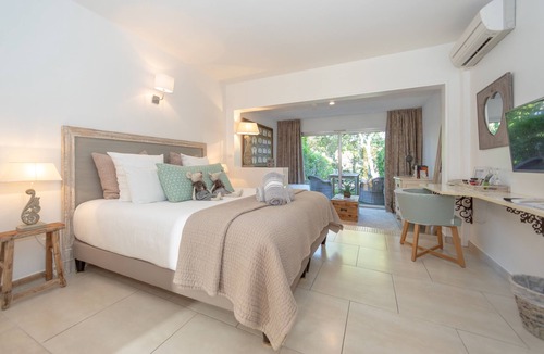 Cogolin Hotel | Hôtel Font Mourier