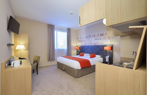 Beaucouze Hotel | Hôtel Kyriad Angers Ouest Beaucouzé