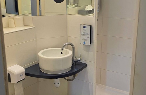 Saint-Bonnet-de-Mure Hotel | Hôtel Kyriad Lyon Est