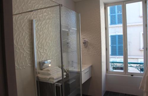 Poissy Hotel | Hôtel L'Esturgeon