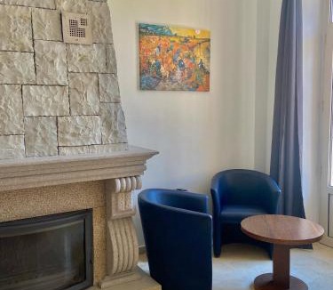 Cotignac Hotel | Hôtel La Falaise
