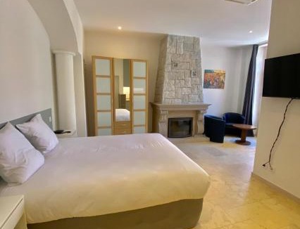 Cotignac Hotel | Hôtel La Falaise