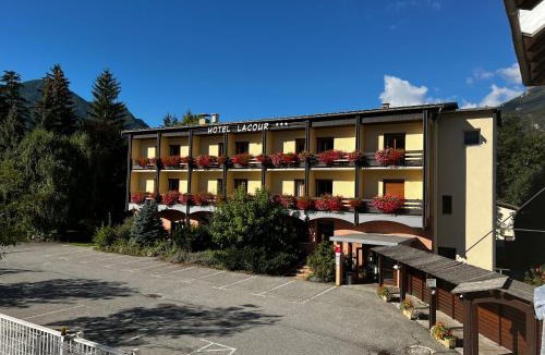 Eygliers Hotel | Hôtel Lacour