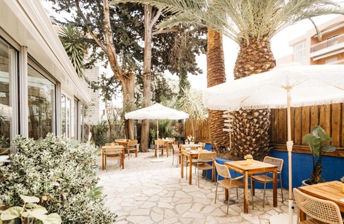 Cap-d'Antibes Hotel | Hôtel Le Petit Castel