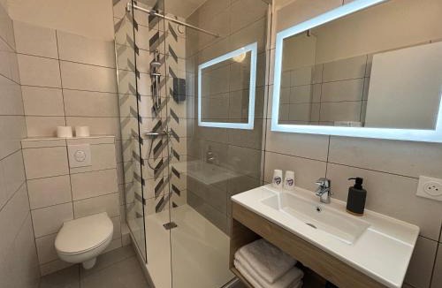 Besse-en-Chandesse Hotel | Hôtel Les Charmilles