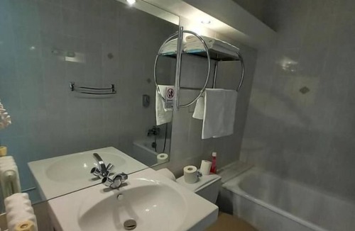 Saint-Chamond Hotel | hôtel les nouveaux Ambassadeurs