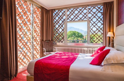 Meylan Hotel | Hôtel Les Trois Roses, Grenoble Meylan