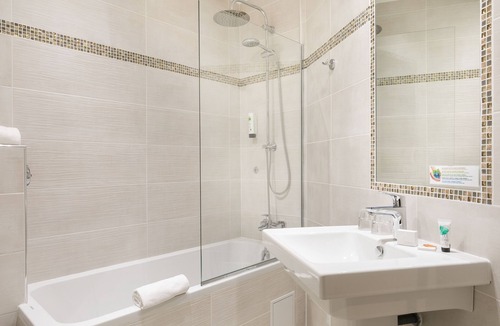 Les Baumettes Hotel | Hôtel Locarno Nice