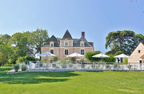 Rouffignac-Saint-Cernin-de-Reilhac Hotel | Hôtel & Restaurant - Le Manoir des Cèdres - piscine extérieure et climatisation