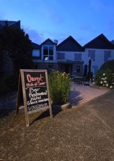 Camps-Saint-Mathurin-Leobazel Hotel | Hôtel Restaurant du Lac