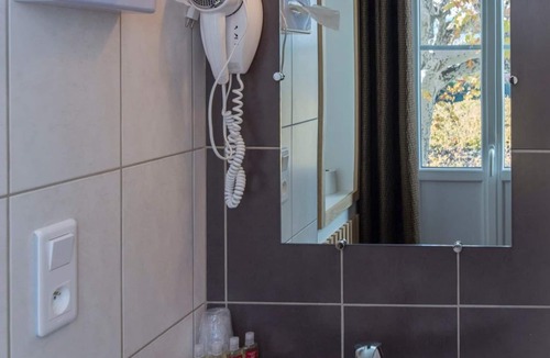 Carnoules Hotel | Hôtel Restaurant Le Castel Fleuri