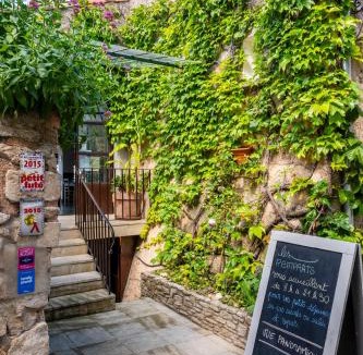 Venasque Hotel | Hôtel Restaurant Les Remparts