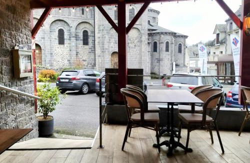 Orcival Hotel | Hôtel restaurant Notre Dame