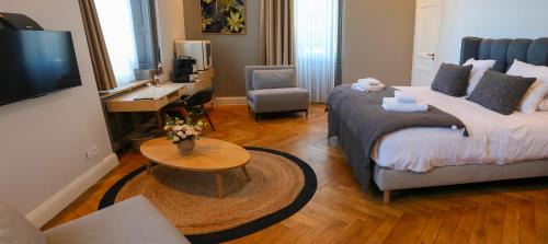 Ruy-Montceau Hotel | Hôtel Séquoias
