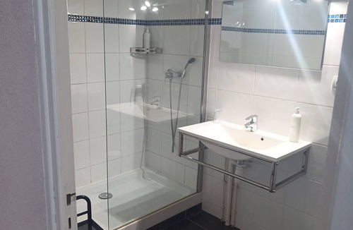Sathonay-Camp Hotel | Hôtel Val de Saône PARKING GRATUIT, Wi-fi Haut Débit