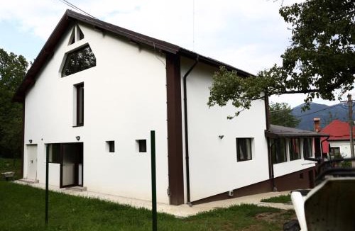 Arefu House | Hățașul Bunicului