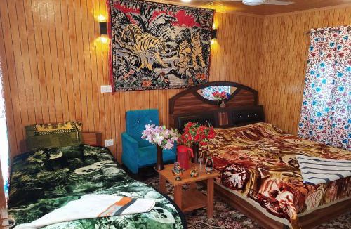 Dal Lake Hotel | H.B Holiday home