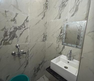 Tapovan Hotel | H R Stays